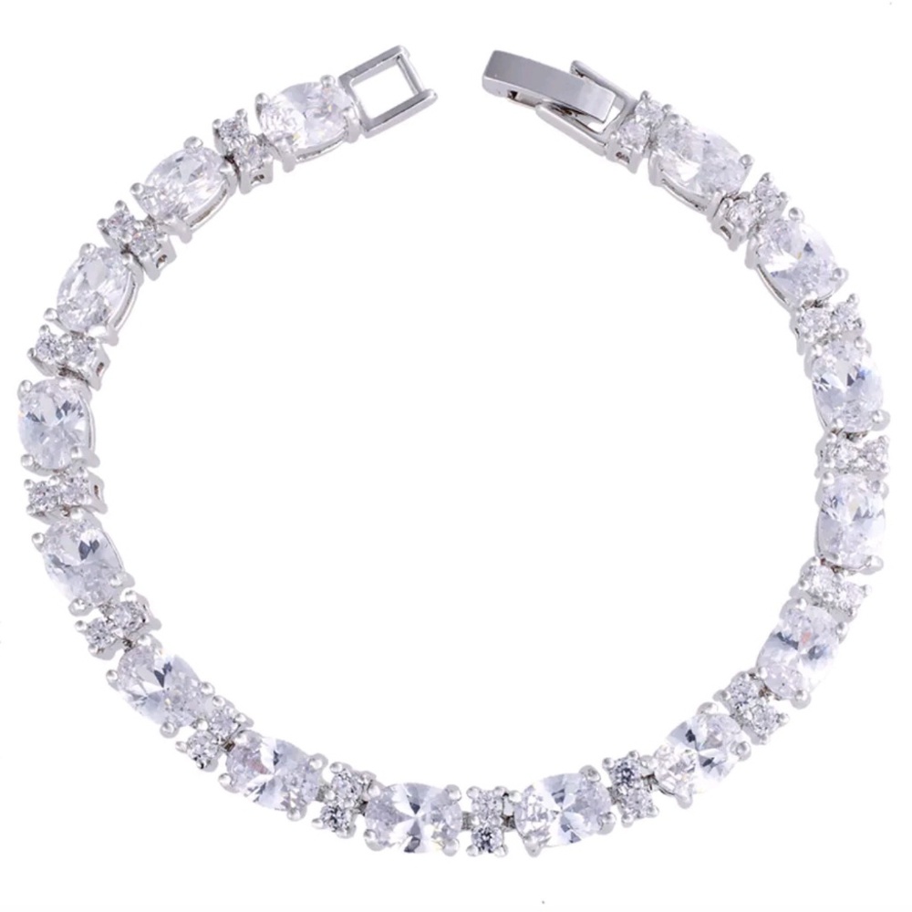 Gorgeous New 18K White Gold Filled Bracelet! ♡